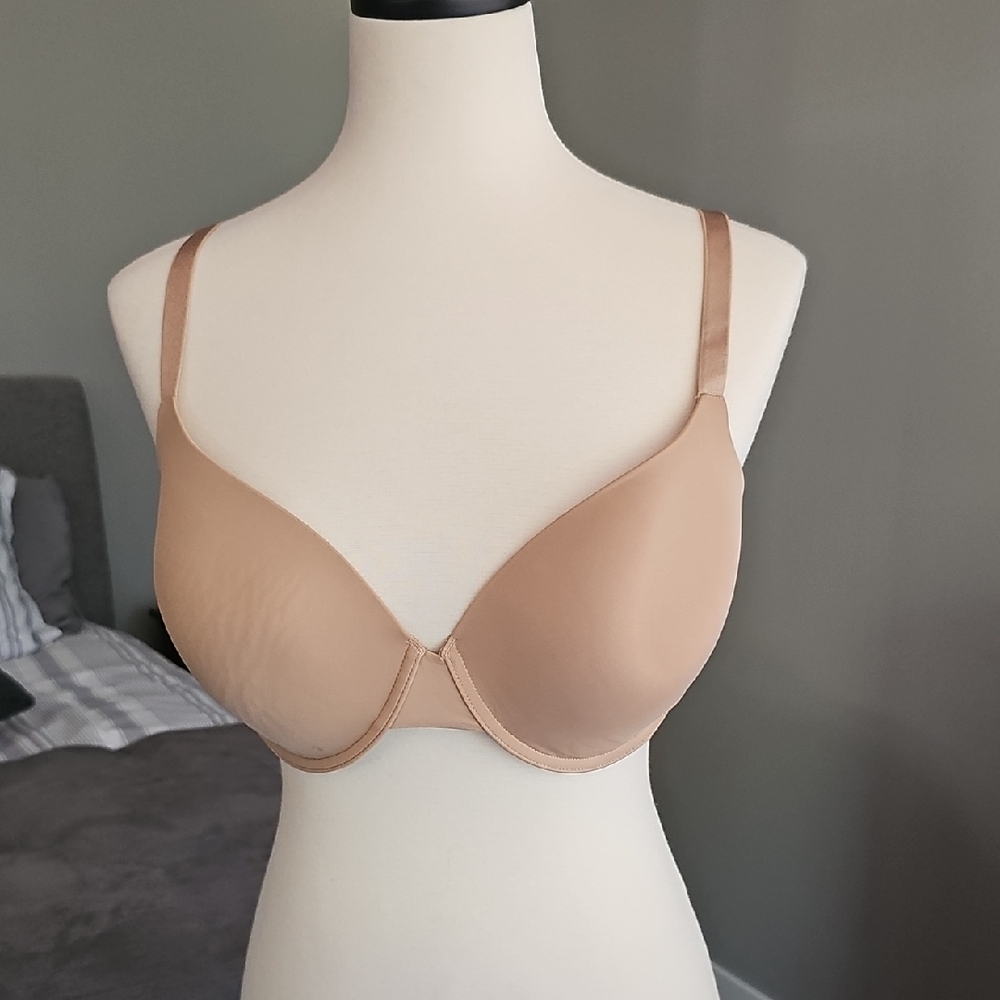 💥NWT! Victoria's Secret Tan Bra Smooth Molded Cups